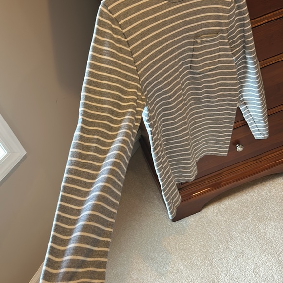 Abercrombie & Fitch men’s Gray & White Long Sleeve Tee, muscle fit, size medium - Picture 4 of 6